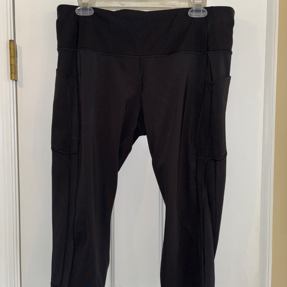 Athleta Ultimate Stash II Capri Leggings with Hidden Pockets Black XL